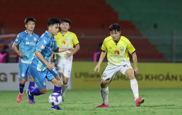 Cục diện V.League 2024/25 giai đoạn cuối: Bão đến sớm từ… biển