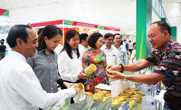 Khai mạc Hội chợ hàng Việt - Đà Nẵng năm 2025 với chủ đề Tôn vinh sản phẩm OCOP