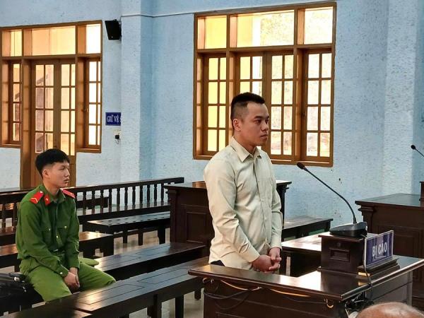 Cầm dao chém bạn vì nhậu mà không mời