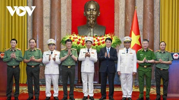 Chủ tịch nước trao quyết định thăng hàm Thượng tướng cho lãnh đạo Bộ Công an