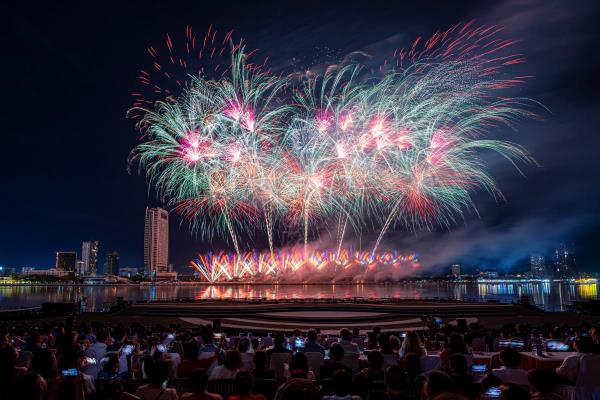 Pháo hoa thăng hoa, du lịch bứt tốc, Đà Nẵng ghi điểm mùa hè 2025