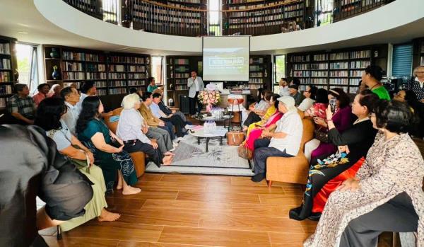 Hoàng Minh Nhân - Sống với chữ như sống với người