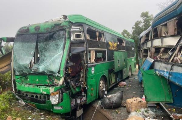 Xe khách đối đầu, nhiều người bị thương