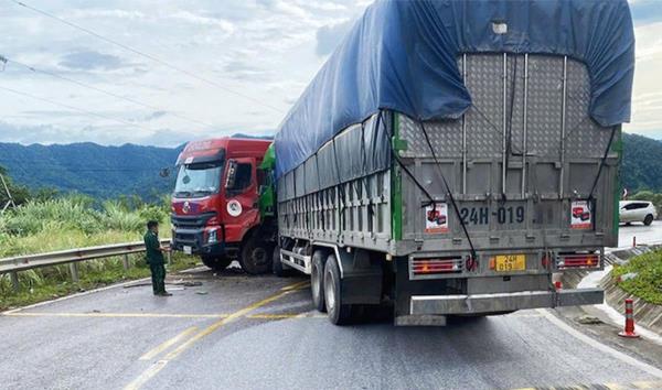 Tai nạn giao thông gây tắc đường
