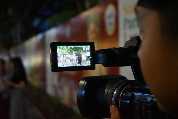 Phóng viên Công an tác nghiệp giữa đêm pháo hoa 21-6: Gác lại niềm vui riêng, vì nhiệm vụ chung