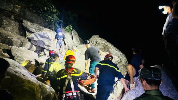 Băng rừng đưa nạn nhân đuối nước ở Khe Răm ra ngoài, cảnh báo nguy cơ tại các điểm du lịch tự phát