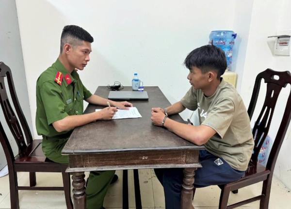 Truy nóng nam thanh niên cướp giật điện thoại