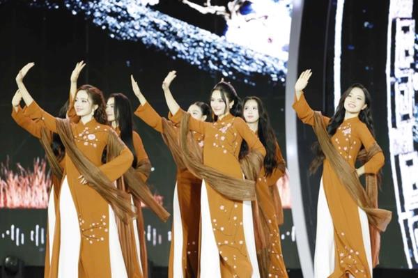 Cô gái Phú Yên lên ngôi Hoa hậu Việt Nam 2024