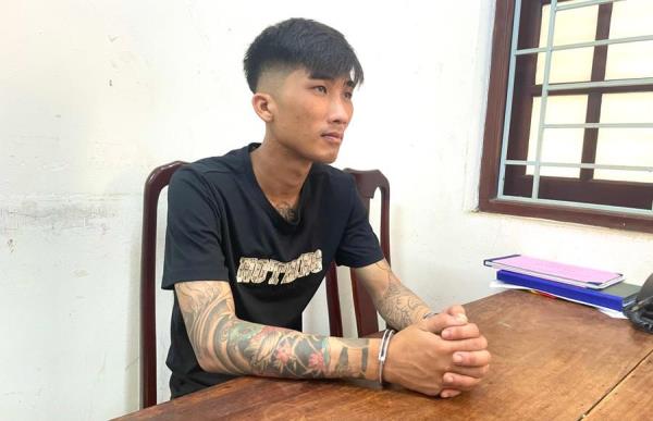 Bắt khẩn cấp kẻ dùng dao cướp tài sản của tài xế xe ôm công nghệ