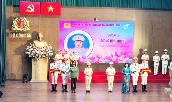 Nữ Thượng úy khắc tinh của tội phạm mạng