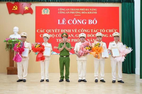 Công an phường Hòa Khánh công bố quyết định về công tác cán bộ