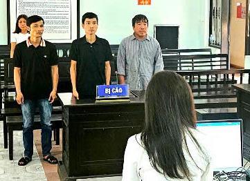 Chiếm đoạt hàng trăm vé tham quan,  nhân viên bảo vệ Đại Nội Huế lãnh án tù