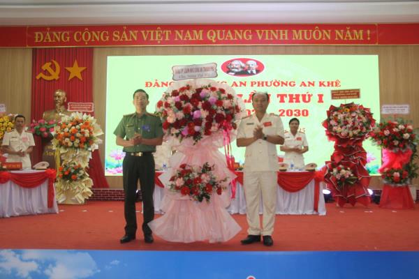 Đại tá Nguyễn Đại Đồng, Phó Giám đốc Công an TP Đà Nẵng dự và phát biểu chỉ đạo Đại hội Đảng bộ Công an phường An Khê