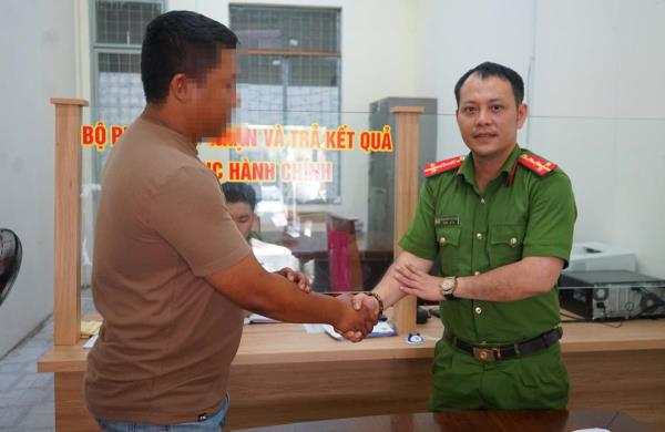 Người dân dũng cảm chặn bắt quái xế