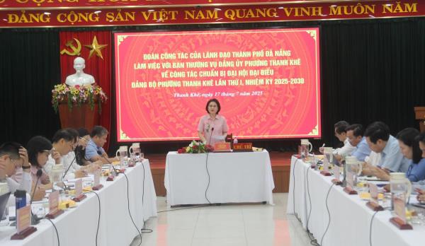 Chủ nhiệm Ủy ban Kiểm tra Thành ủy Lê Thị Mỹ Hạnh làm việc với Đảng ủy phường Thanh Khê