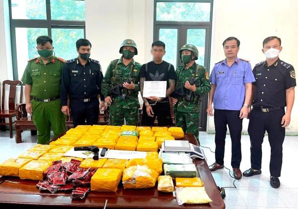 Bắt giữ đối tượng vận chuyển 45 kg ma tuý từ Lào về Việt Nam tiêu thụ