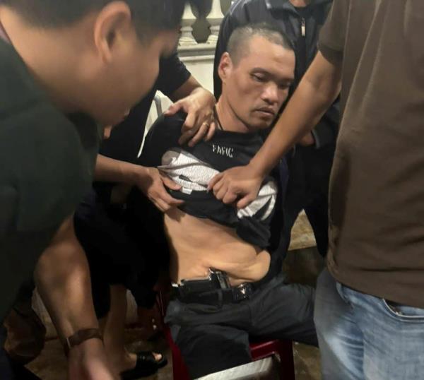 Bắt đối tượng cướp mang theo vũ khí lẩn trốn tại khu vực biên giới