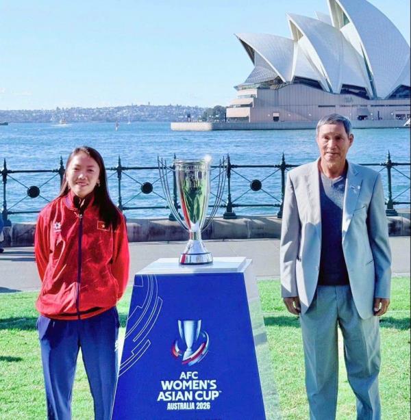 HLV Mai Đức Chung và Huỳnh Như đã ở Australia