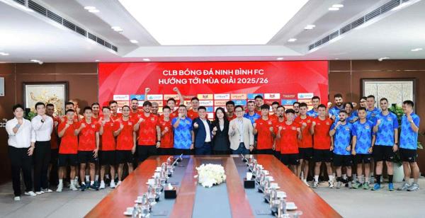 Ninh Bình ra mắt HLV và dàn sao ngoại