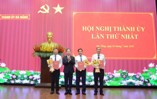 Thành phố Đà Nẵng Công bố các Quyết định về công tác tổ chức bộ máy và cán bộ