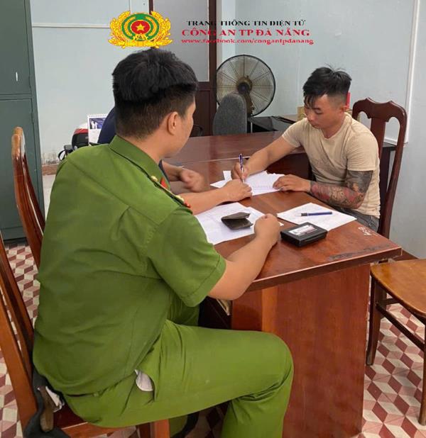 Theo dấu tên cướp có hình xăm sặc sỡ