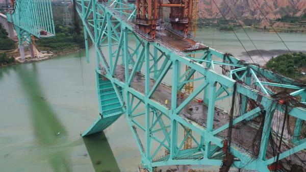 Trung Quốc: Cầu đang xây đứt dây cáp, nhiều người thiệt mạng và mất tích