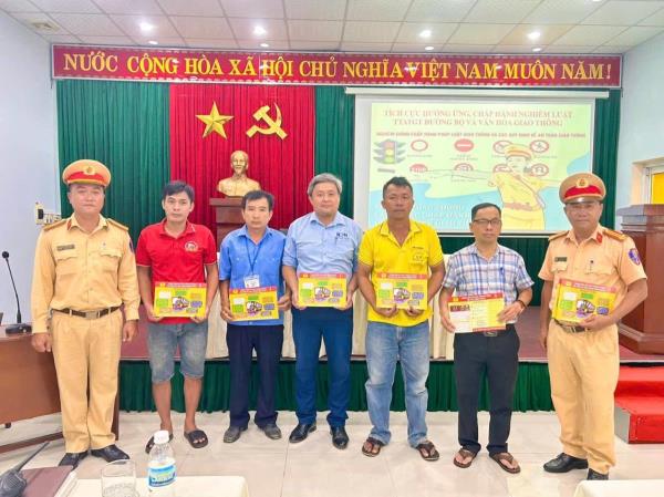 Hơn 70 doanh nghiệp tại bến xe trung tâm được tuyên truyền, phổ biến pháp luật về trật tự an toàn giao thông