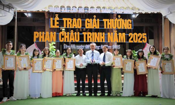 Nhiều địa phương tổ chức trao Giải thưởng Phan Châu Trinh năm 2025