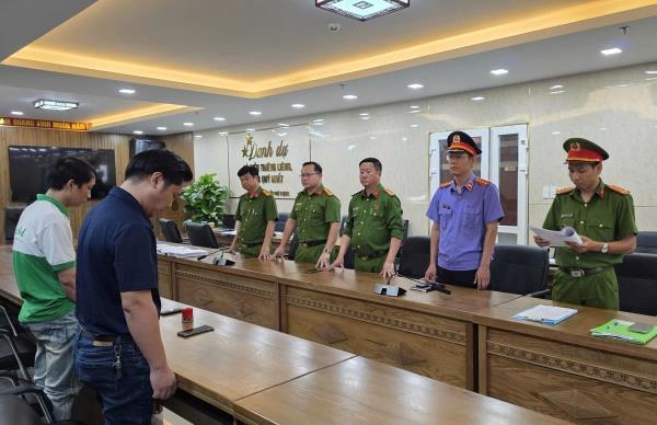 Triệt phá đường dây sản xuất, tiêu thụ hàng ngàn hũ nước yến chưng giả