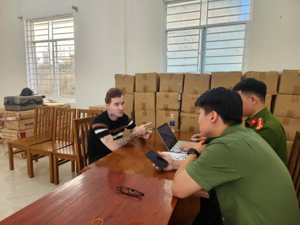 Công an Đà Nẵng phát hiện 1 người nước ngoài tàng trữ súng có 12 viên đạn