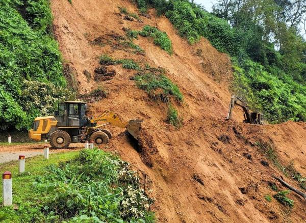 Đầu tư, nâng cấp các tuyến giao thông miền núi phía Tây Đà Nẵng: Việc cần làm ngay