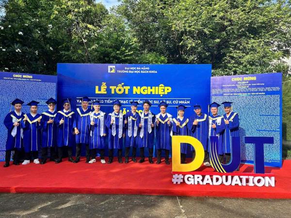 Hơn 1.600 tân khoa nhận bằng trong đợt tốt nghiệp quy mô nhất từ trước đến nay của Trường Đại học Bách khoa Đà Nẵng