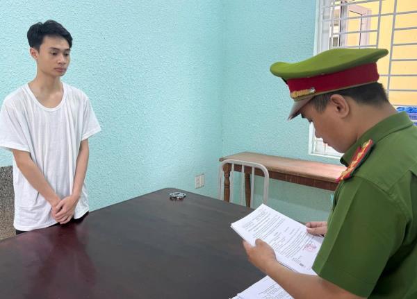 Giả chủ tiệm cầm đồ để lừa đảo chiếm đoạt tài sản