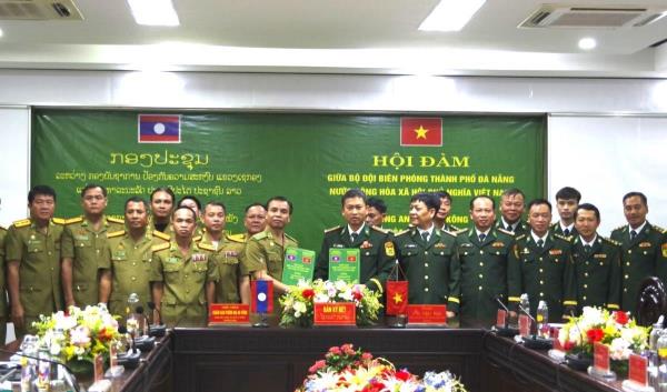 BĐBP TP Đà Nẵng và Công an tỉnh Sê Kông hội đàm, ký kết nhiều nội dung quan trọng