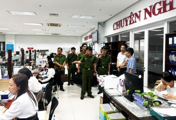 Khẩn trương chuyển đổi quy trình nghiệp vụ xử lý TTHC từ thủ công sang điện tử