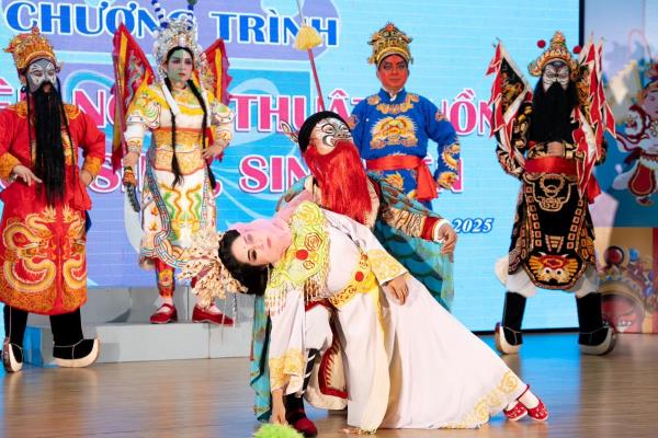 Học sinh Đà Nẵng tìm hiểu nghệ thuật Tuồng truyền thống