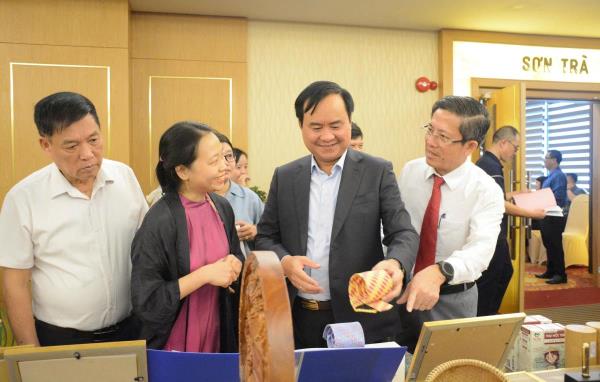 Đưa làng nghề thành trụ cột văn hóa - kinh tế của nông thôn Việt Nam