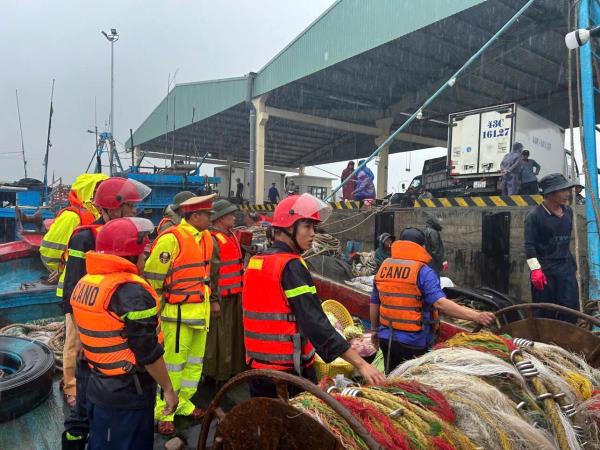 Công an phường Sơn Trà khẩn trương triển khai nhiều biện pháp ứng phó với bão số 10