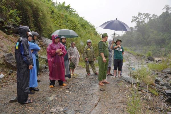 Nỗ lực tìm kiếm 2 người đàn ông mất tích trên núi