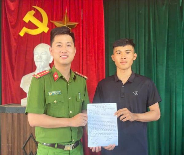 Thanh niên 18 tuổi viết đơn tình nguyện tham gia nghĩa vụ Công an nhân dân