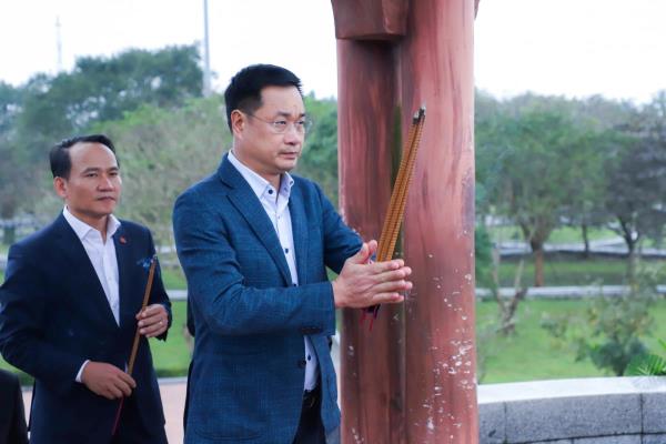 Lãnh đạo thành phố Đà Nẵng dâng hương tại Di tích lịch sử quốc gia đặc biệt Thành cổ Quảng Trị