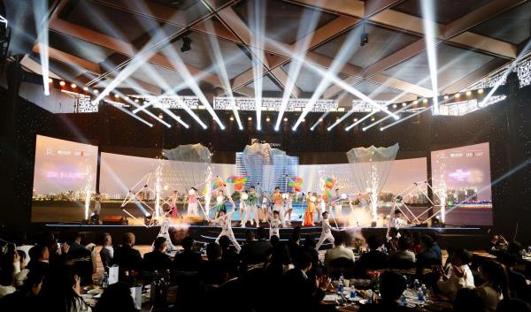 The Meridian ra mắt tại Đà Nẵng: Siêu du thuyền kiến trúc chính thức hạ thủy sông Hàn