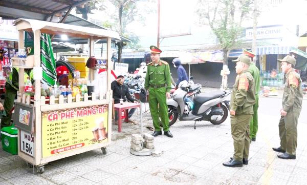 Ra quân đảm bảo trật tự, an toàn giao thông, trật tự đô thị trên địa bàn P. Cẩm Lệ