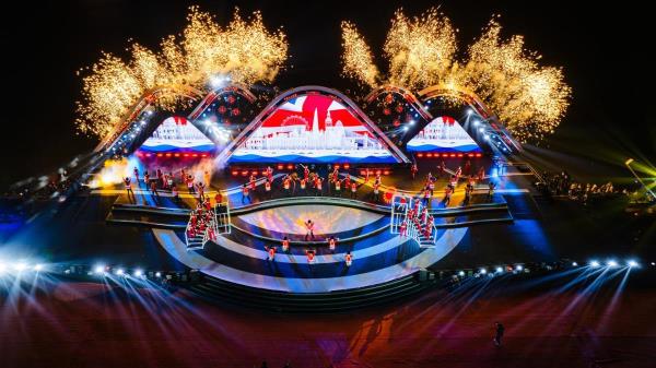 Mừng Đại hội Đảng XIV: Người dân Thủ đô lần đầu được xem trình diễn pháo hoa nghệ thuật quy mô lớn