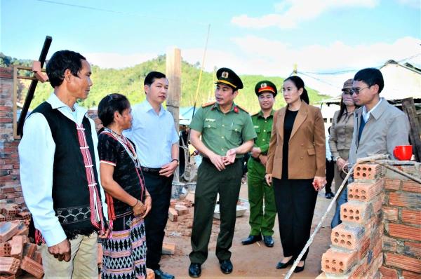 Hiệu quả mô hình chính quyền địa phương hai cấp nhìn từ xã biên giới A Vương
