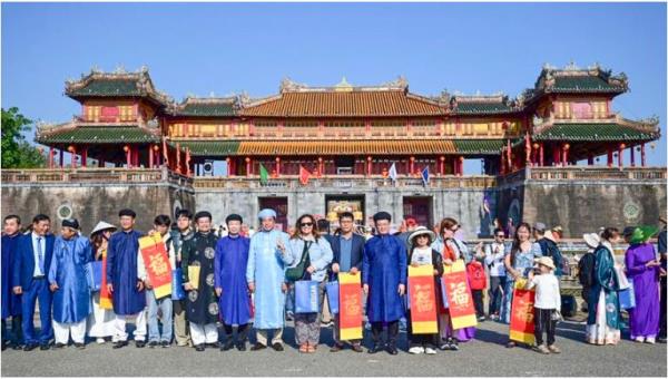 Nghi thức triều Nguyễn ban thước đo thời gian trong ngày đầu năm mới