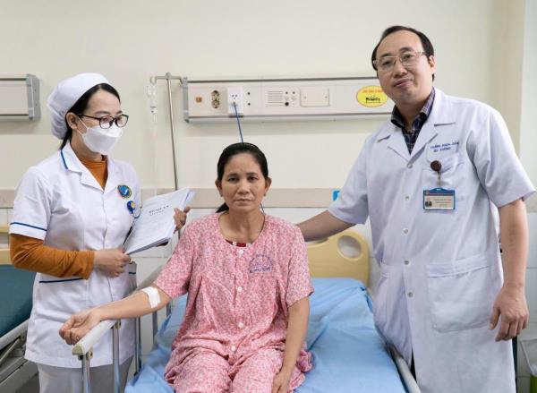 Phẫu thuật u xơ tử cung phức tạp bằng dao  siêu âm công nghệ cao