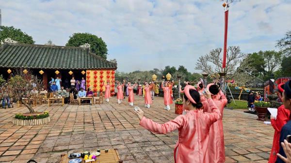 Huế tổ chức chuỗi hoạt động cung đình đón Tết Bính Ngọ 2026