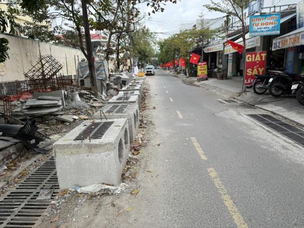 Chiếm dụng lòng đường