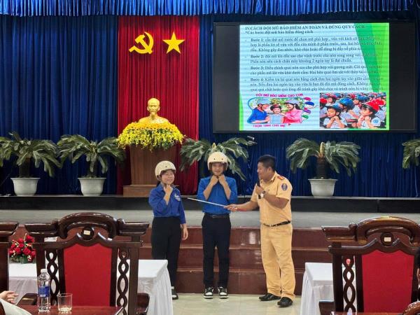 Tuyên truyền, hướng dẫn kỹ năng tham gia giao thông an toàn cho học sinh